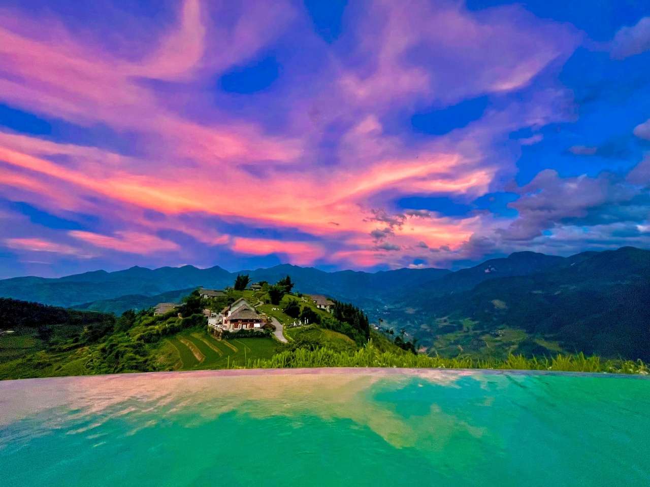 Bể bơi vô cực tại Topas Ecolodge