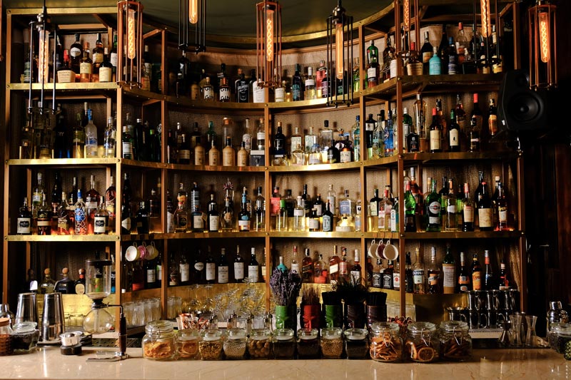 Speakeasy Bar là gì? Thiết kế tuyệt đẹp của Mad Botanist