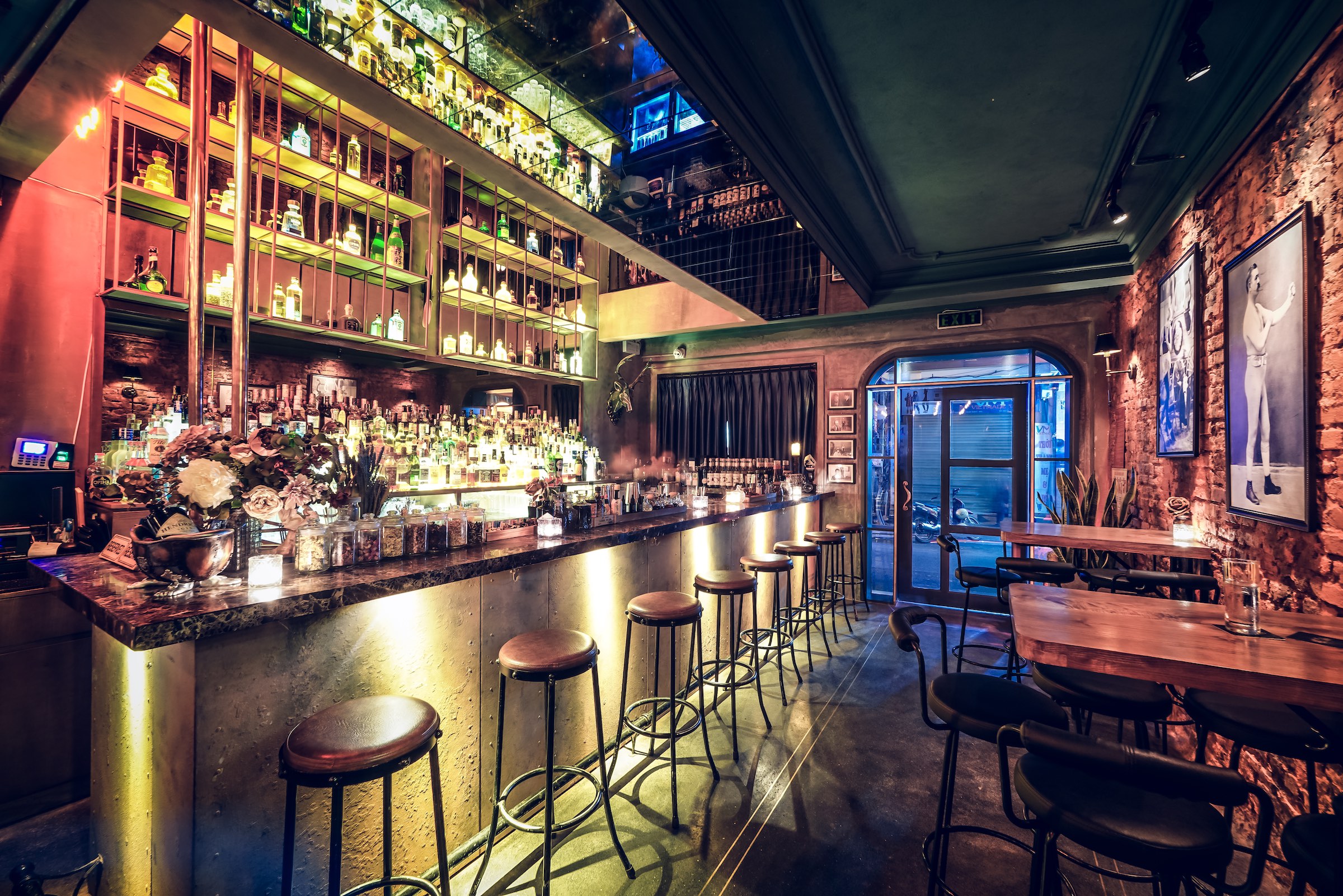 Speakeasy Bar là gì? Khám phá nội thất và thiết kế của Jigger