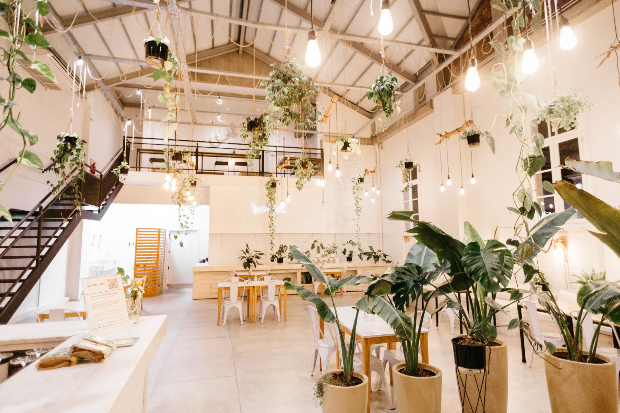 chi phí thiết kế quán cafe khung thép