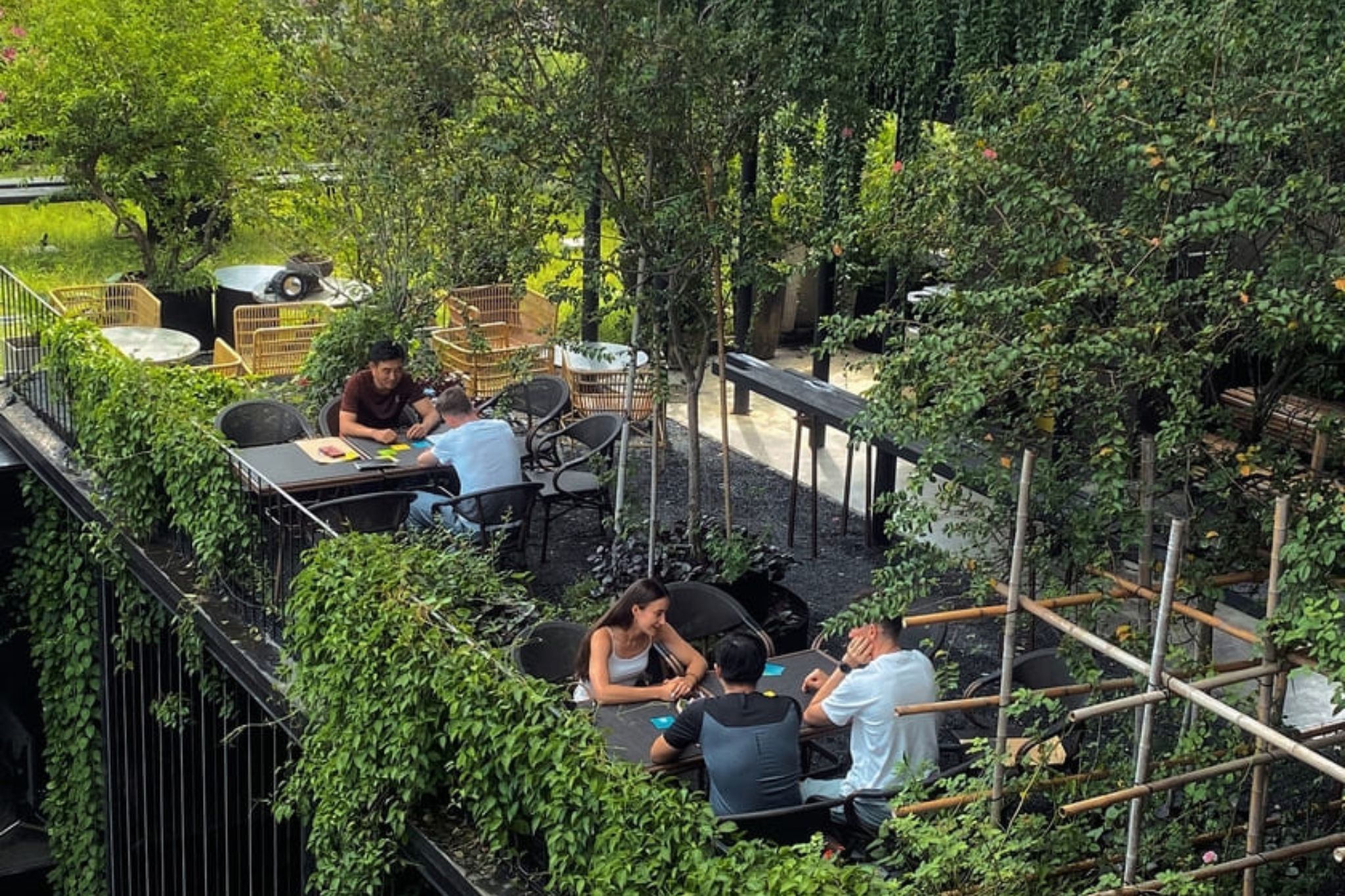 sai lầm thiết kế quán cafe sân vườn