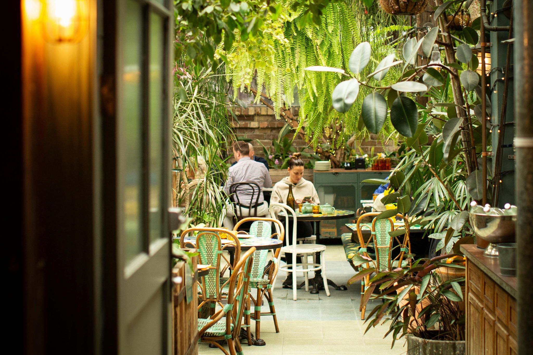 sai lầm thiết kế quán cafe sân vườn