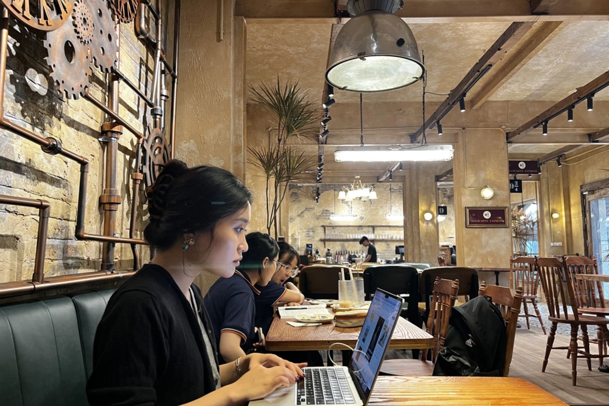khách hàng mục tiêu quán cafe
