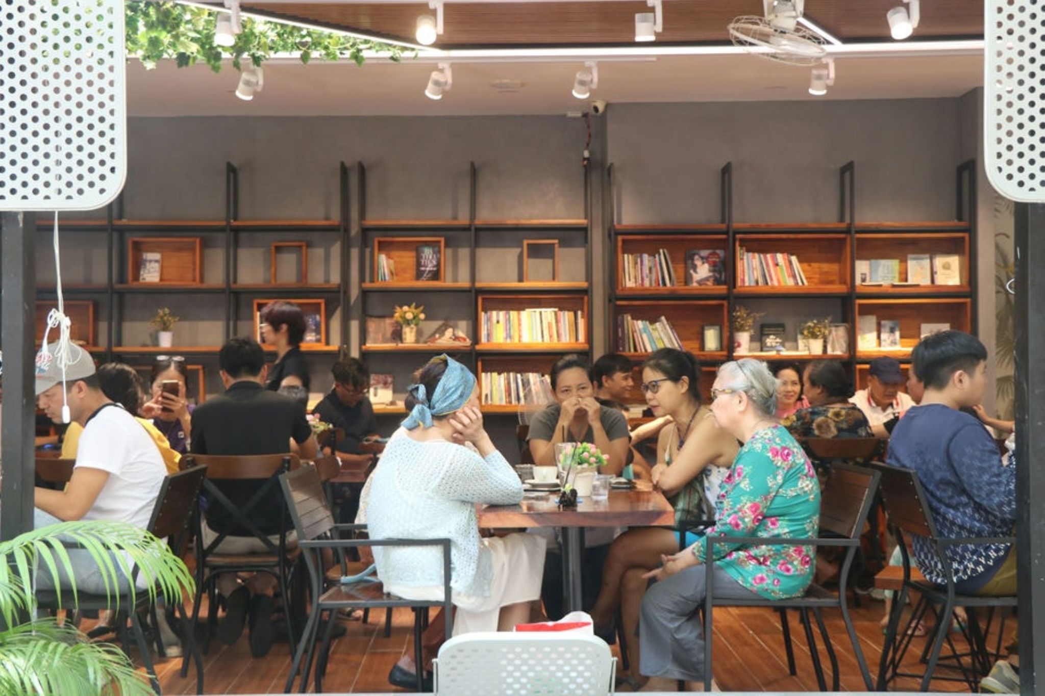 khách hàng mục tiêu quán cafe